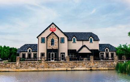 Warped Wing Brewpub & Smokery - Mason